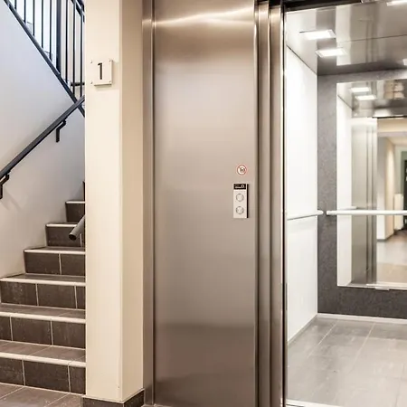 Lägenhet 2br 200 M From Metro And Airport Bus And Free Parking