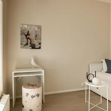 2br 200 M From Metro And Airport Bus And Free Parking